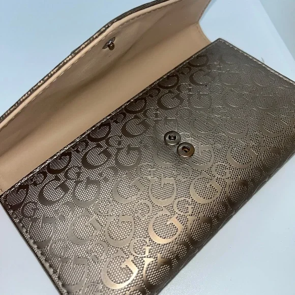 Guess Wallet - Picture 2 of 4